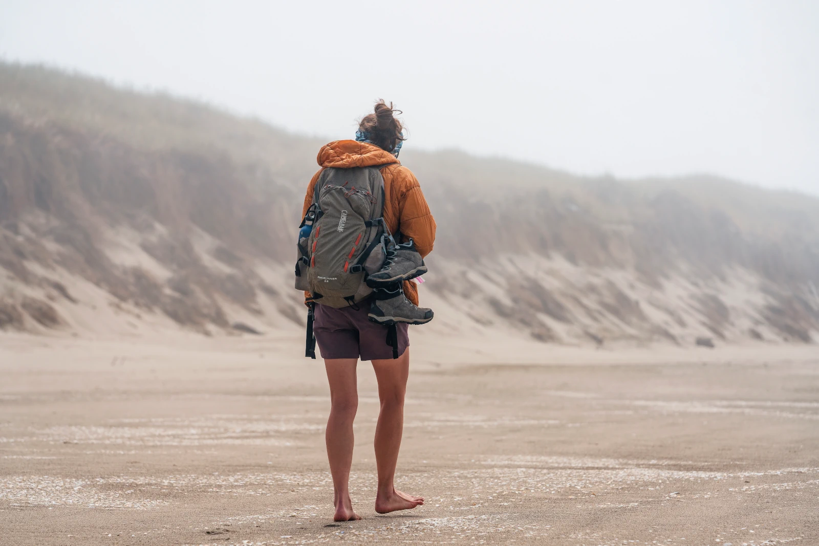 Lekker op blote voeten over het strand